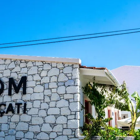Pom Alaçatı Boutique