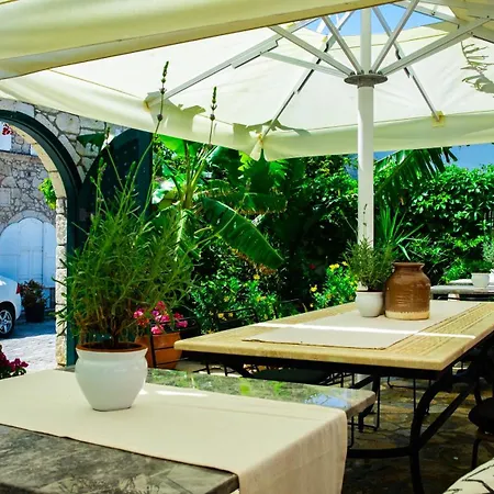 Pom Alacati Boutique Отель