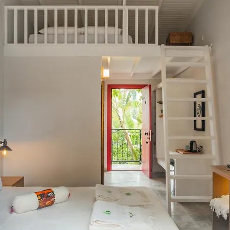 Pom Alacati Boutique Отель Кешме