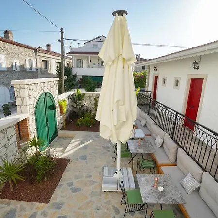 Pom Alaçatı Boutique *