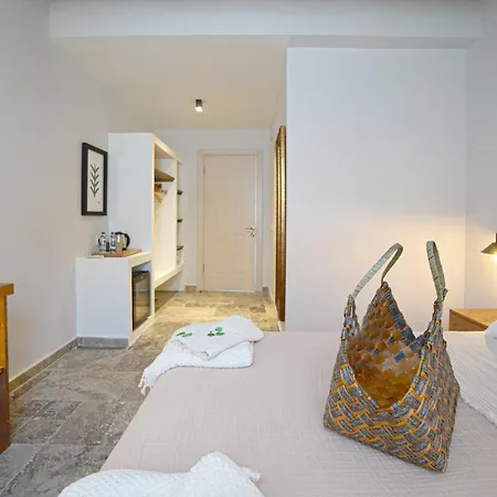 Pom Alaçatı Boutique