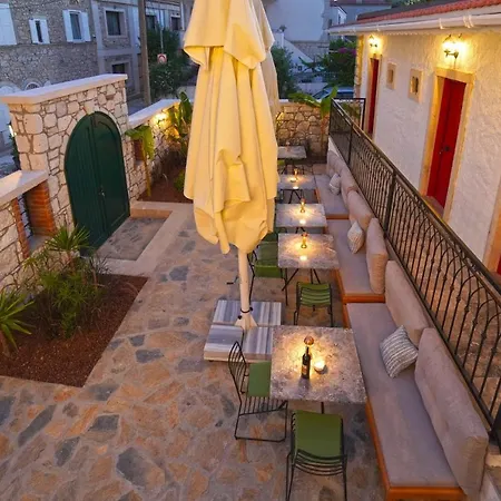Pom Alaçatı Boutique Otel *