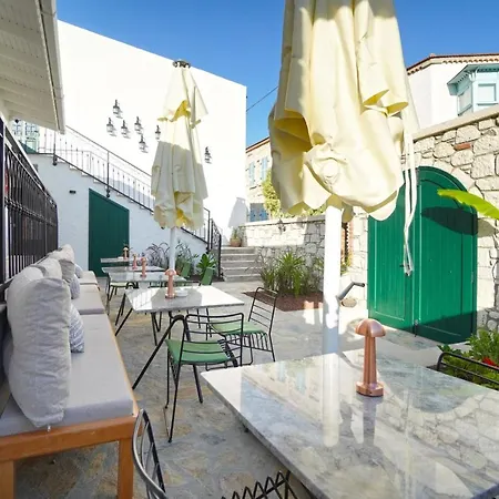 Pom Alaçatı Boutique Hotel