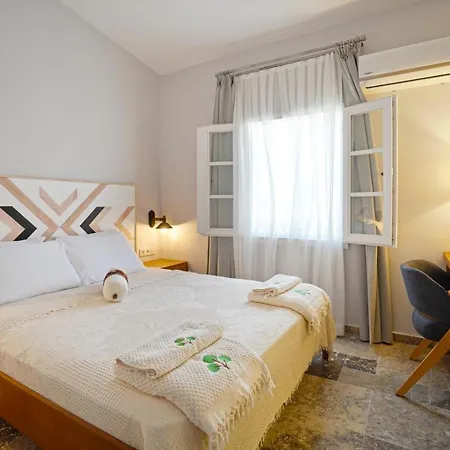 Pom Alaçatı Boutique *