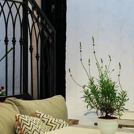 Pom Alaçatı Boutique Çeşme