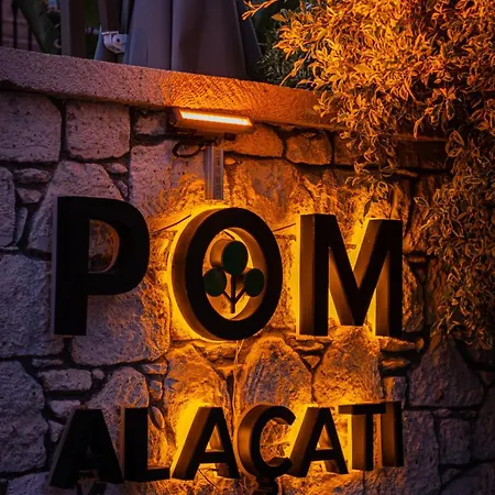 Pom Alaçatı Boutique *