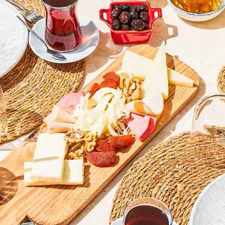 Pom Alacati Boutique *